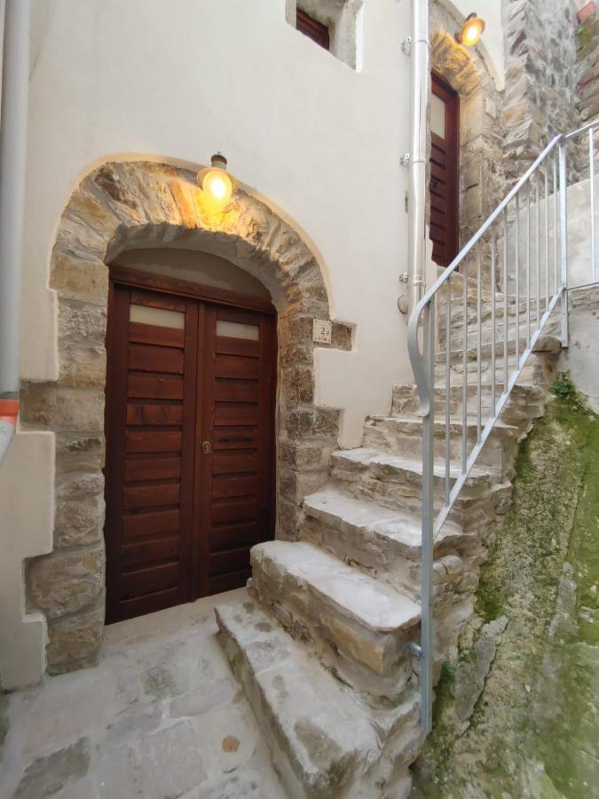 לינה וארוחת בוקר Baselice Borgo Sciugolo מראה חיצוני תמונה